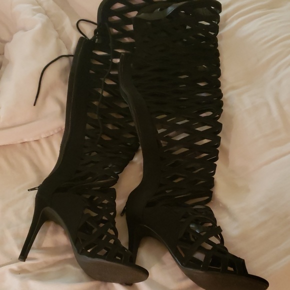Falls coming Thigh high charlotte russe blackboots - Picture 2 of 4